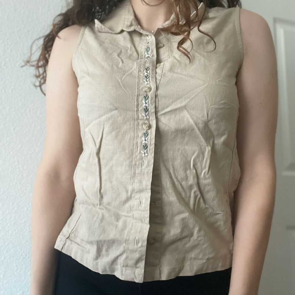 Vintage Linen Blend Sleeveless Button Down Top Sz S dainty embroidered‎ flowers